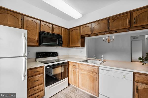 3740-B ADELAIDE DR, Mount Laurel, NJ 08054