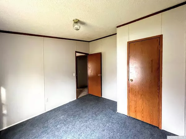 18 Glueck LN, Palenville, NY 12463