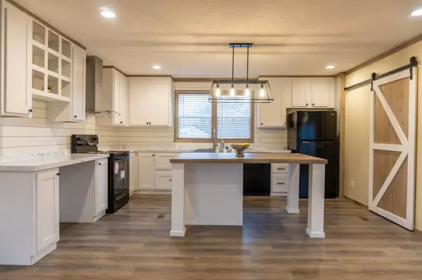 1104 N Church St, Portland, TN 37148