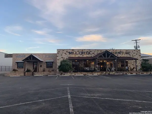 2209 MAIN ST, Uvalde, TX 78801-4946