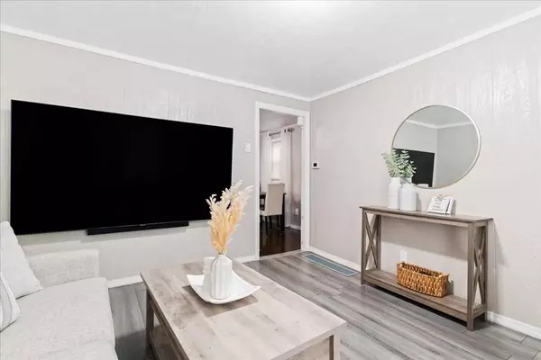 57 Kingston St, Lawrence, MA 01843