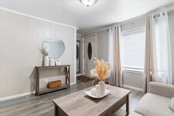 57 Kingston St, Lawrence, MA 01843