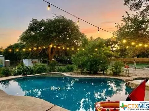 137 Circle Six DR, La Vernia, TX 78121