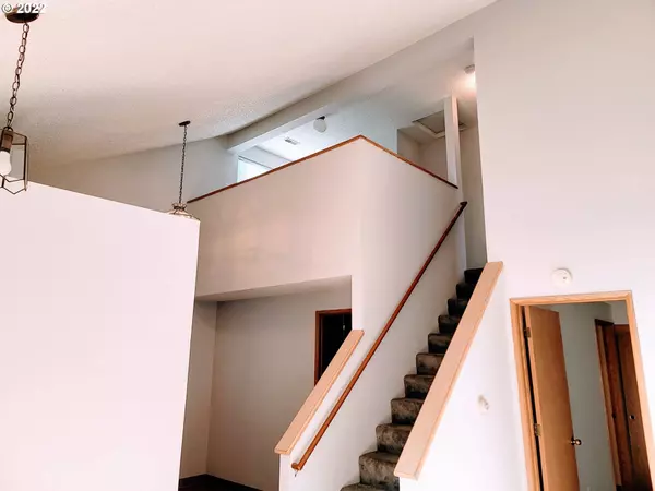 16621 SE NAEGELI DR, Portland, OR 97236