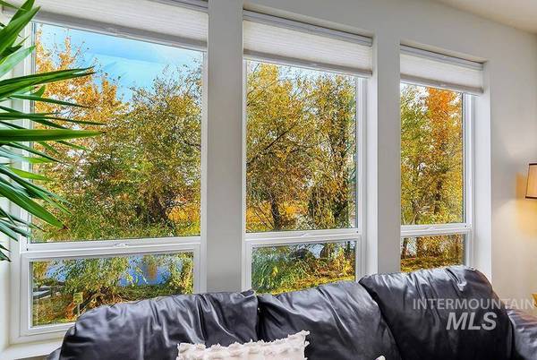 3596 N Prospect Way, Garden City, ID 83714