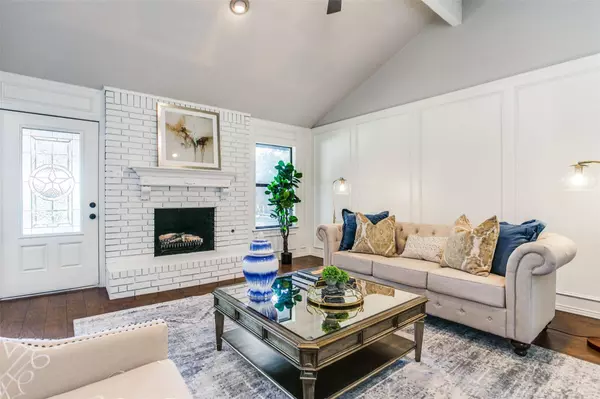 852 E Worth Street, Grapevine, TX 76051