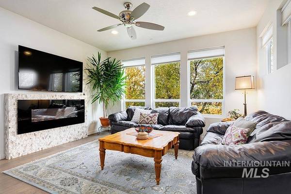 3596 N Prospect Way, Garden City, ID 83714