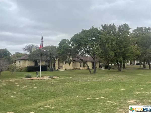 137 Circle Six DR, La Vernia, TX 78121
