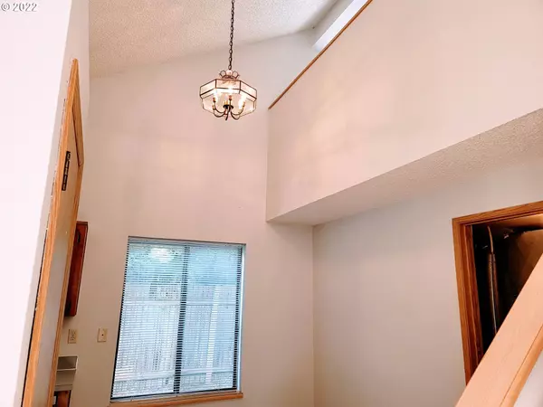 16621 SE NAEGELI DR, Portland, OR 97236