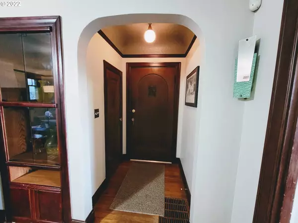 387 S 14TH AVE, Cornelius, OR 97113