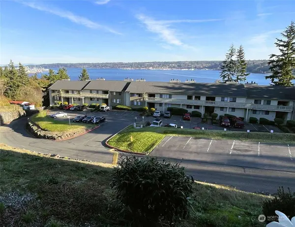 1725 W Sunn Fjord Lane #J104, Bremerton, WA 98312