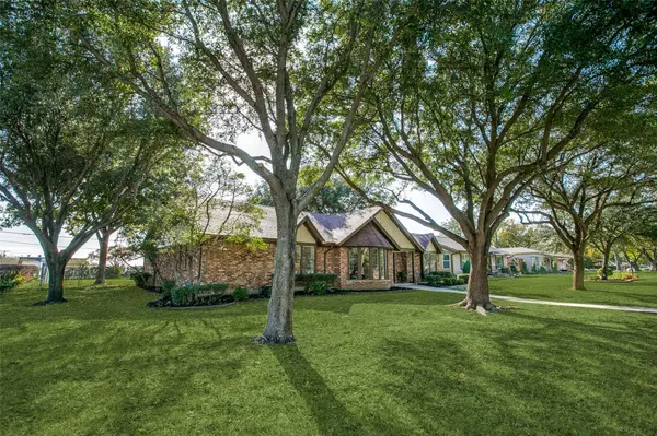 852 E Worth Street, Grapevine, TX 76051