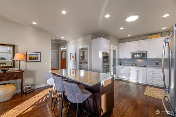 813 11th ST, Bellingham, WA 98225