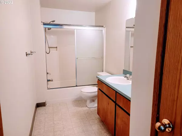 16621 SE NAEGELI DR, Portland, OR 97236