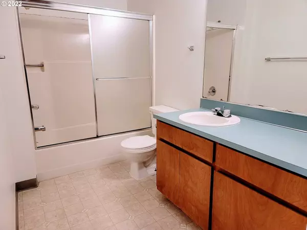 16621 SE NAEGELI DR, Portland, OR 97236