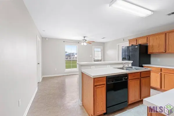 23617 SPRINGHILL DR, Denham Springs, LA 70726