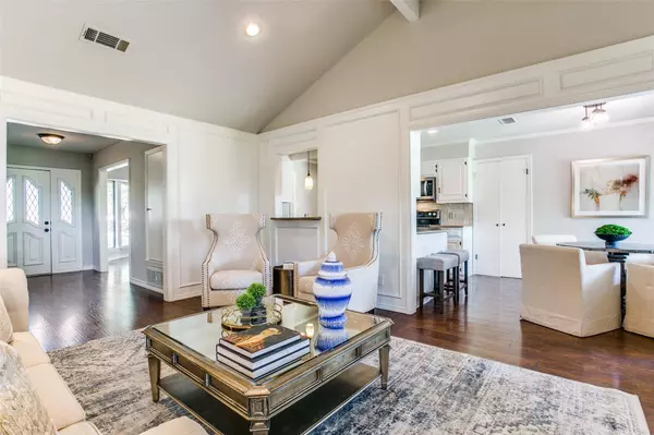 852 E Worth Street, Grapevine, TX 76051