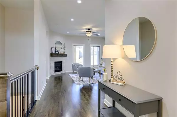 902 NW Hickorywood DR, Grain Valley, MO 64029