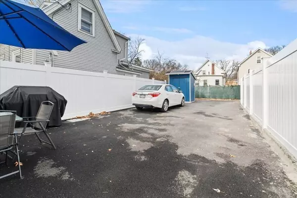 57 Kingston St, Lawrence, MA 01843