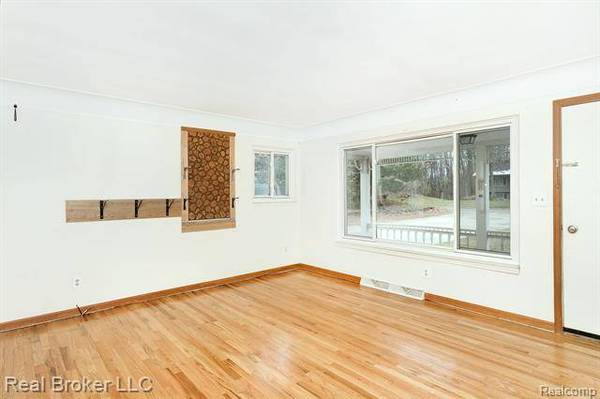 1682 GIDDINGS Road, Pontiac, MI 48340