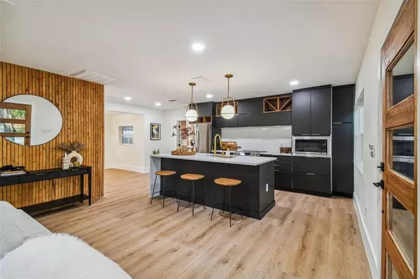 3003 W MEADOW ST, Tampa, FL 33611