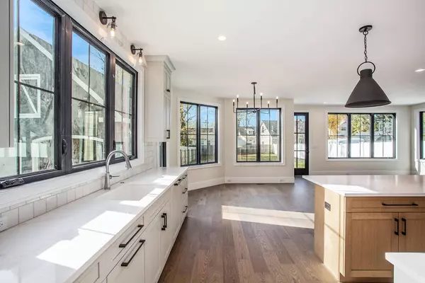 1011 Lake Grove SE Avenue, East Grand Rapids, MI 49506