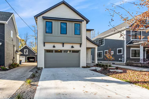 1011 Lake Grove SE Avenue, East Grand Rapids, MI 49506