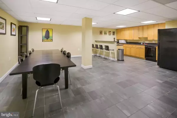 2725 39TH ST NW #201, Washington, DC 20007