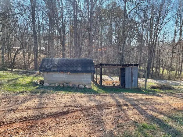 2214 Ararat RD, Ararat, NC 27007