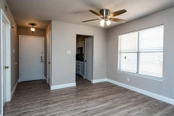 2719 Parkchester Drive, Arlington, TX 76015