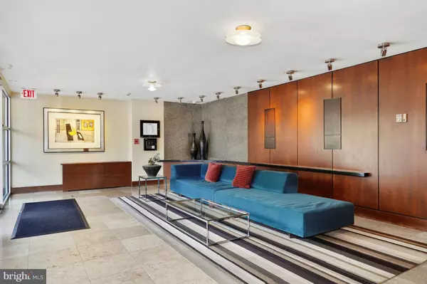 2725 39TH ST NW #201, Washington, DC 20007