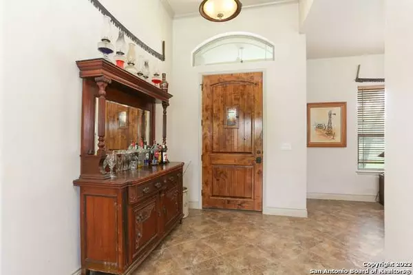 137 CIRCLE SIX DR, La Vernia, TX 78121-4721