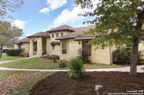 137 CIRCLE SIX DR, La Vernia, TX 78121-4721