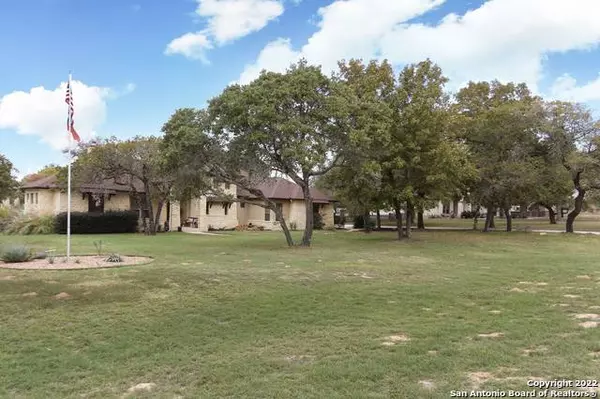 137 CIRCLE SIX DR, La Vernia, TX 78121-4721