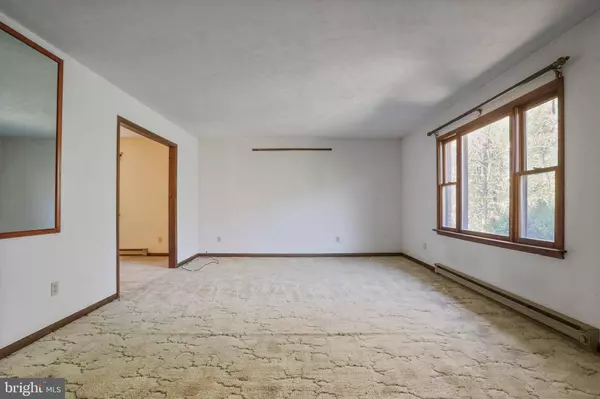 58 HENRY O MICHAEL RD, Berkeley Springs, WV 25411