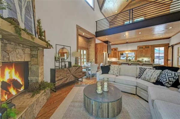 1002 Clear Creek VLY, Ellijay, GA 30540