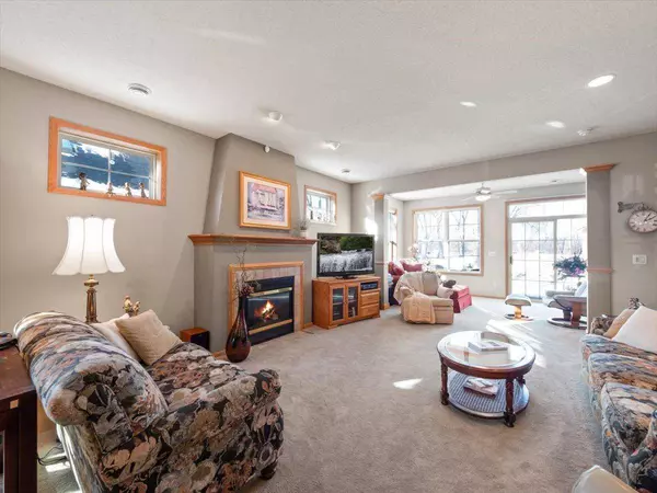 10562 Mississippi CIR N, Brooklyn Park, MN 55443