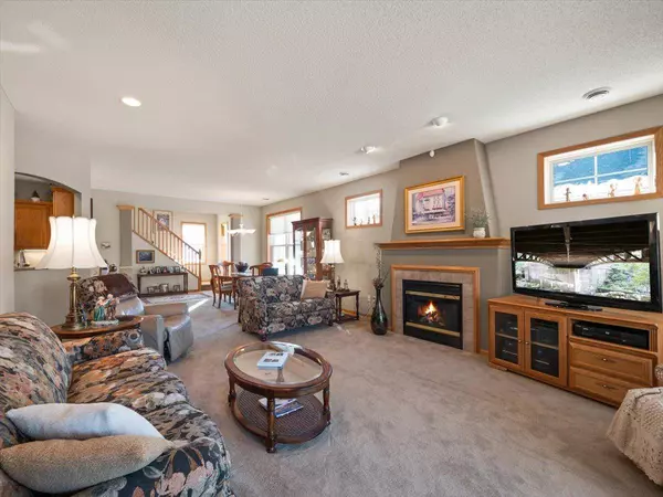 10562 Mississippi CIR N, Brooklyn Park, MN 55443