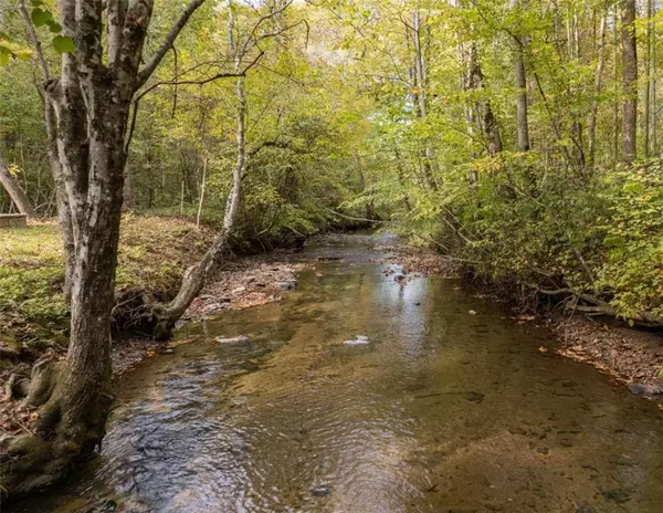 1002 Clear Creek VLY, Ellijay, GA 30540