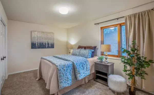 1772 Camino Uva, Los Alamos, NM 87544