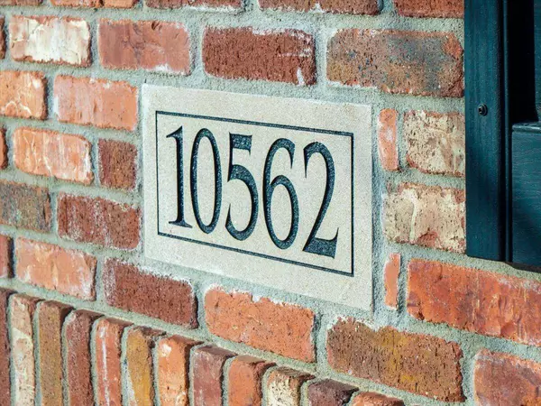 10562 Mississippi CIR N, Brooklyn Park, MN 55443