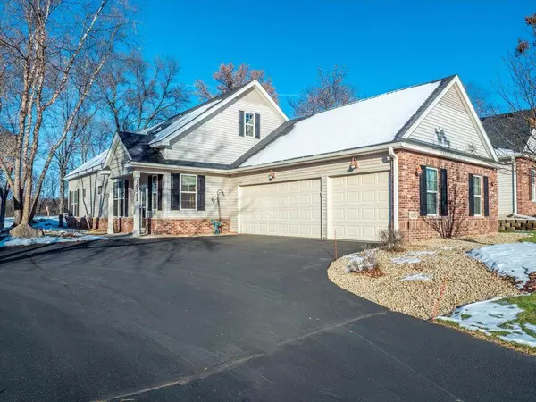 10562 Mississippi CIR N, Brooklyn Park, MN 55443