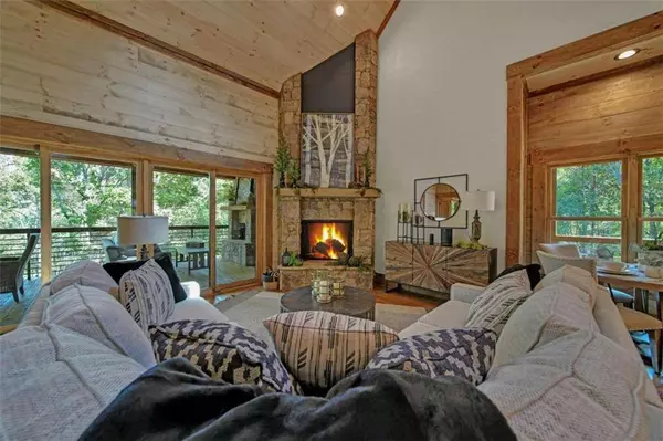 1002 Clear Creek VLY, Ellijay, GA 30540