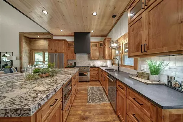 1002 Clear Creek VLY, Ellijay, GA 30540