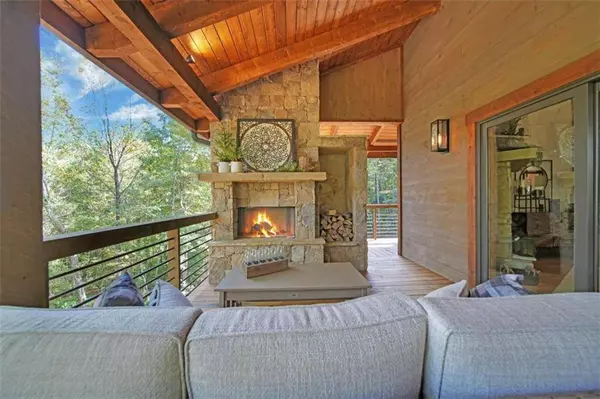 1002 Clear Creek VLY, Ellijay, GA 30540