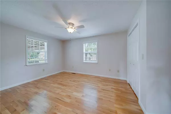 7 Summit ST, Blue Ridge, GA 30513