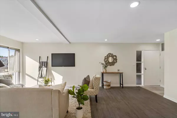 27 STONEHENGE CIR #10, Baltimore, MD 21208