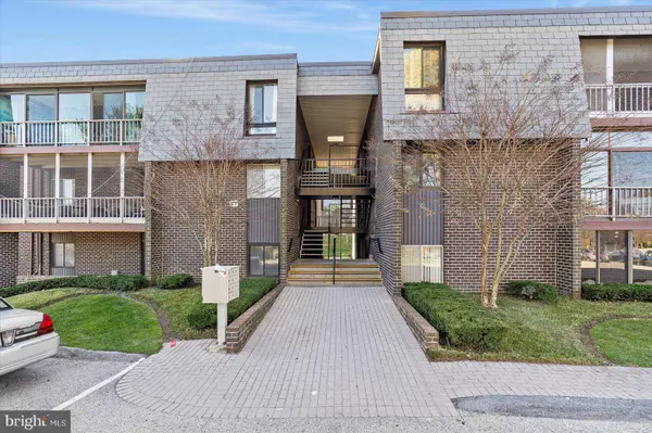 27 STONEHENGE CIR #10, Baltimore, MD 21208