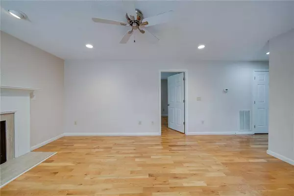 7 Summit ST, Blue Ridge, GA 30513