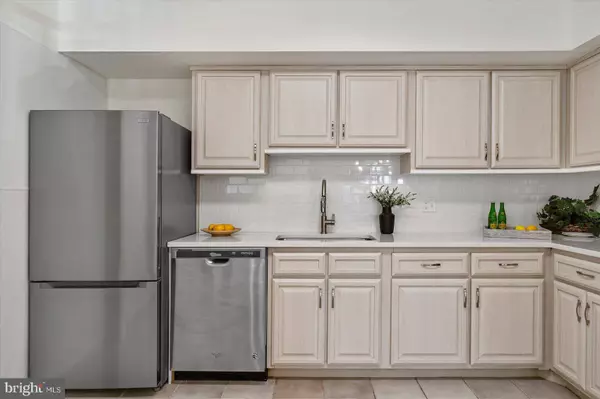 27 STONEHENGE CIR #10, Baltimore, MD 21208